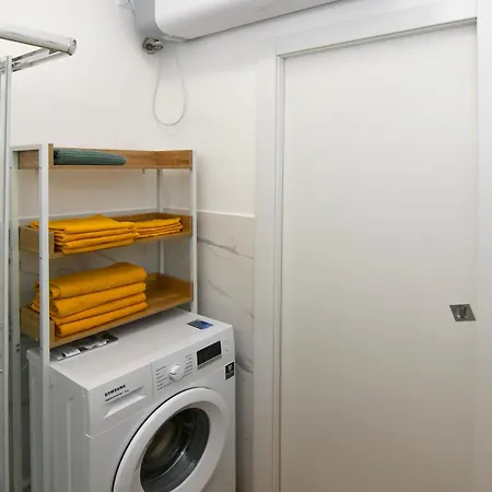 Fond. Prada-ieo Elegante Con Apartamento